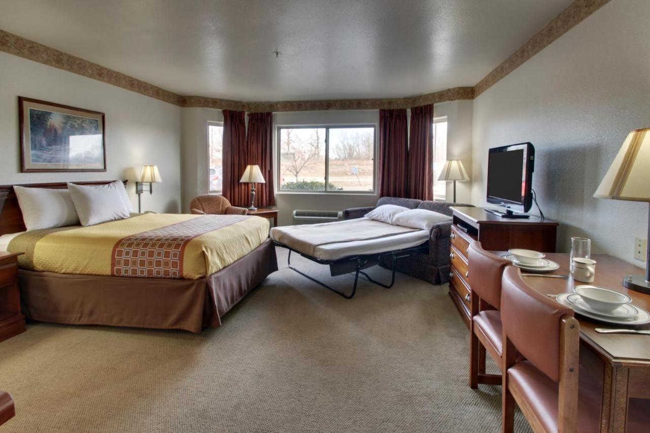 All Towne Suites Saint Robert Exterior foto